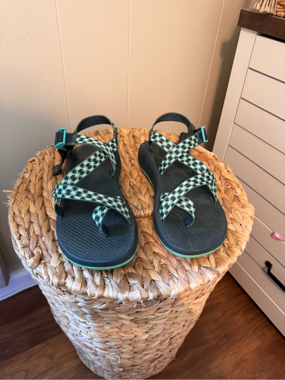 Women’s chacos size 11
